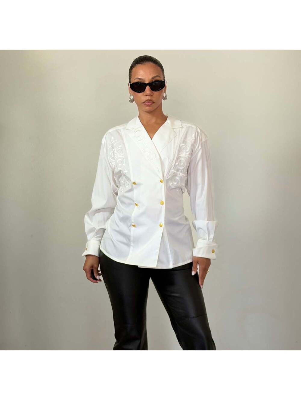 Escada - Picture 2 of 8